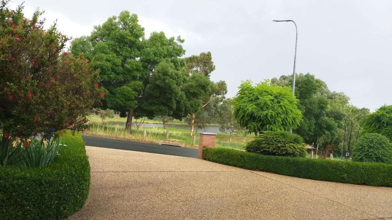 Sweet Home By The Golf Course Canberra Buitenkant foto